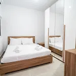 Διαμέρισμα Peaceful Seafront 3br With Balcony By 360 Estates *