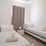 Διαμέρισμα Peaceful Seafront 3br With Balcony By 360 Estates *