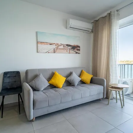 Διαμέρισμα Peaceful Seafront 3br With Balcony By 360 Estates *