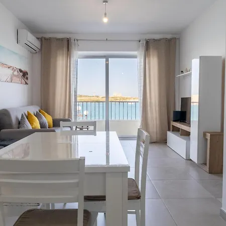 Peaceful Seafront 3br With Balcony By 360 Estates شقة
