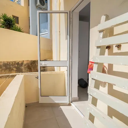 شقة Peaceful Seafront 3br With Balcony By 360 Estates
