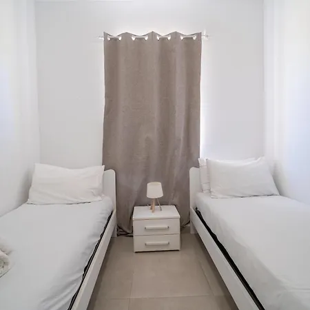 شقة Peaceful Seafront 3br With Balcony By 360 Estates *