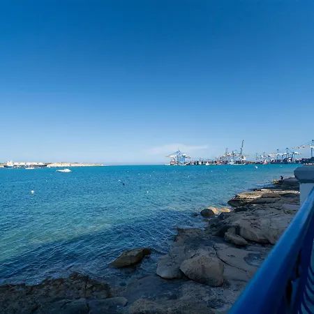 Peaceful Seafront 3br With Balcony By 360 Estates Διαμέρισμα *