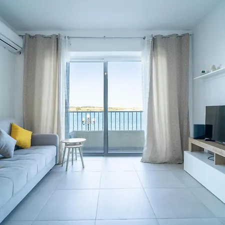 Peaceful Seafront 3br With Balcony By 360 Estates Apartamento Birżebbuġa
