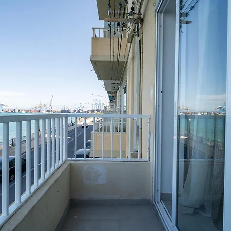 Peaceful Seafront 3br With Balcony By 360 Estates