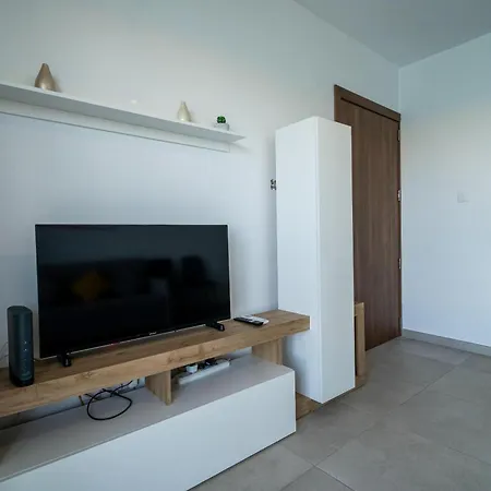 Peaceful Seafront 3br With Balcony By 360 Estates * Birżebbuġa