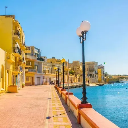 Peaceful Seafront 3br With Balcony By 360 Estates *