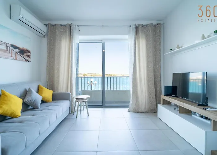 Peaceful Seafront 3br With Balcony By 360 Estates شقة Birżebbuġa