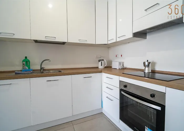 Peaceful Seafront 3br With Balcony By 360 Estates شقة *