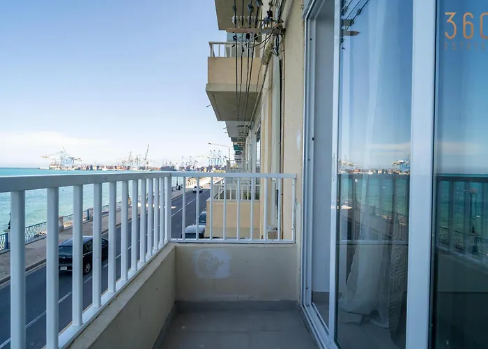 Peaceful Seafront 3br With Balcony By 360 Estates