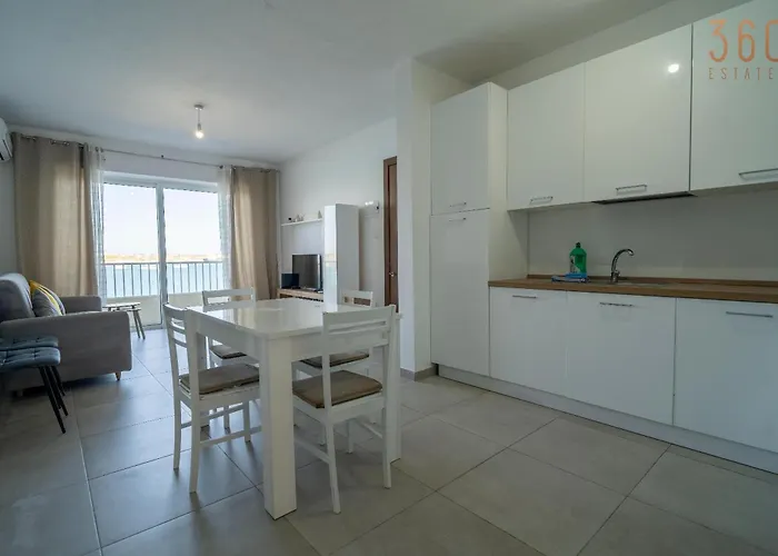 Peaceful Seafront 3br With Balcony By 360 Estates شقة *