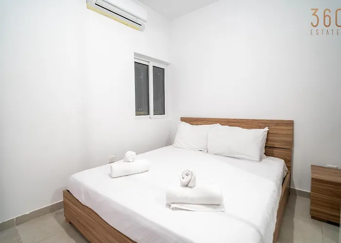 Peaceful Seafront 3br With Balcony By 360 Estates