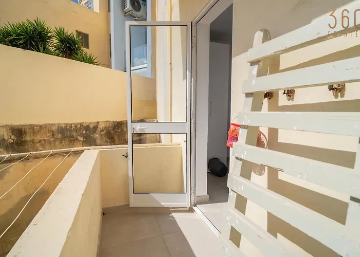 شقة Peaceful Seafront 3br With Balcony By 360 Estates