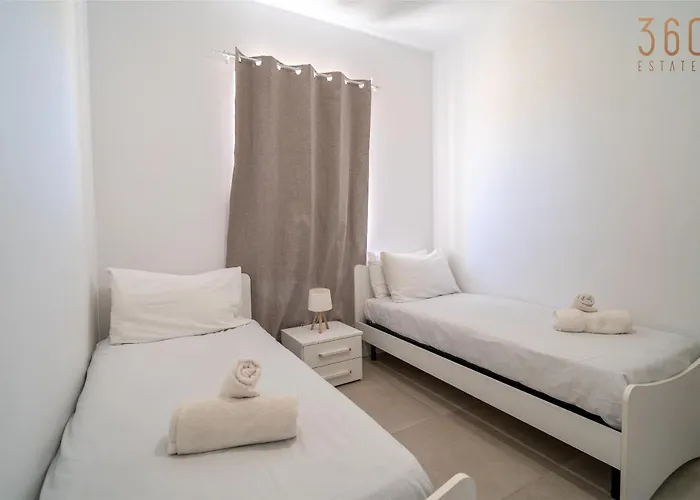 شقة Peaceful Seafront 3br With Balcony By 360 Estates *