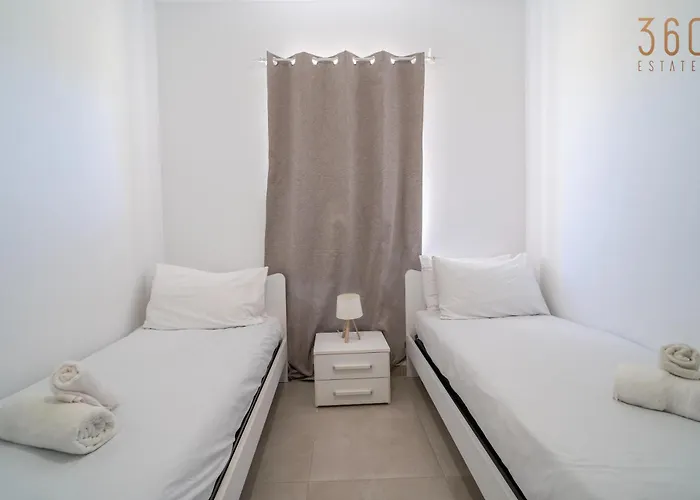 شقة Peaceful Seafront 3br With Balcony By 360 Estates *