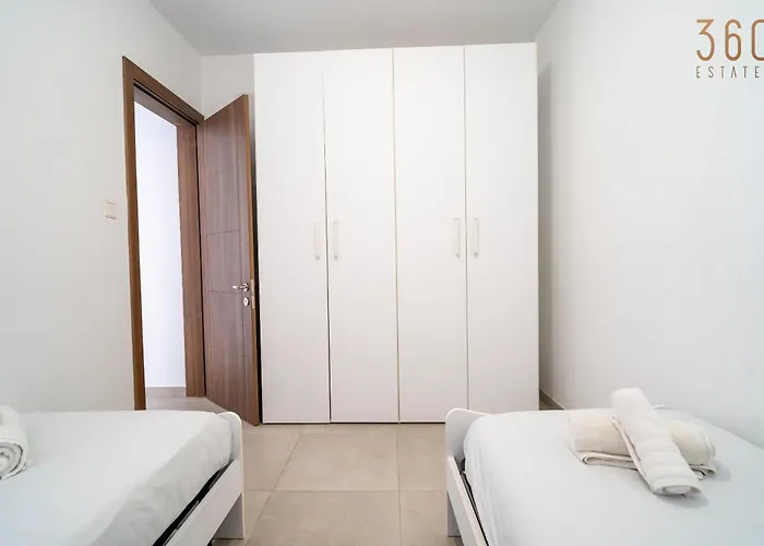 Peaceful Seafront 3br With Balcony By 360 Estates شقة