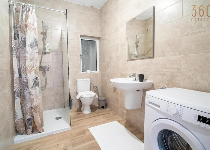 Peaceful Seafront 3br With Balcony By 360 Estates شقة *