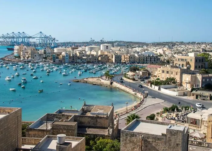 Peaceful Seafront 3br With Balcony By 360 Estates *