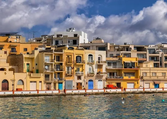 Peaceful Seafront 3br With Balcony By 360 Estates شقة