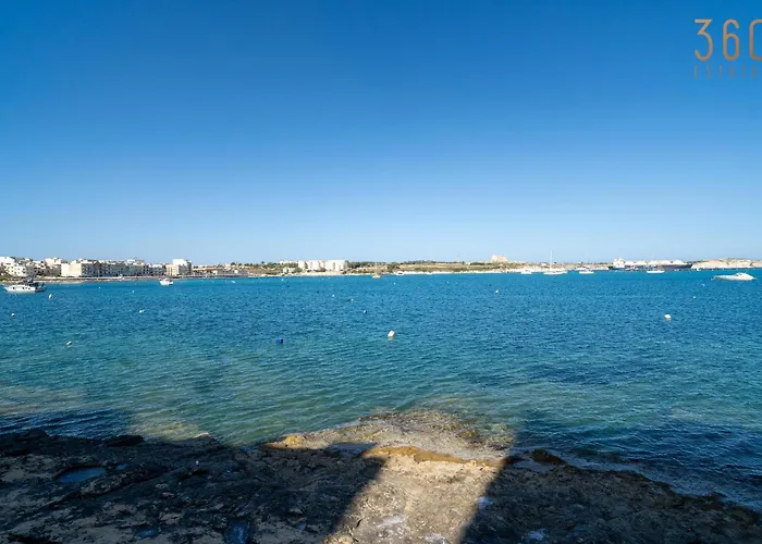 Peaceful Seafront 3br With Balcony By 360 Estates شقة